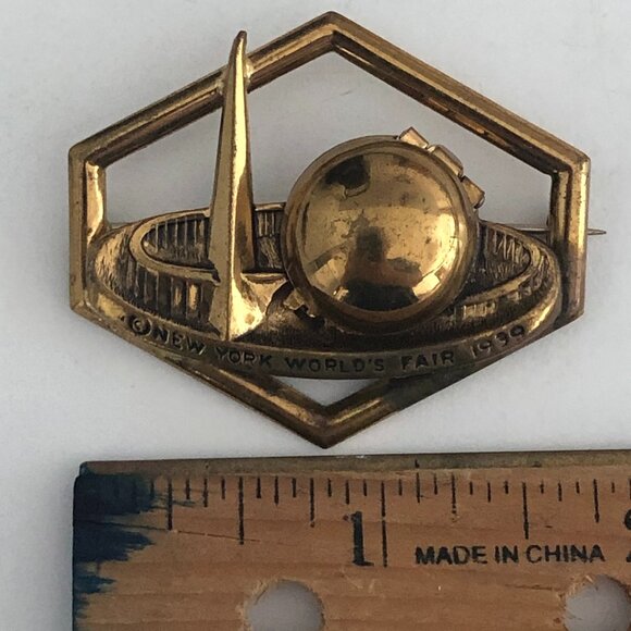 Vintage 1939 New York World's Fair Trylon & Perisphere Locket Pin Brooch - Picture 7 of 9